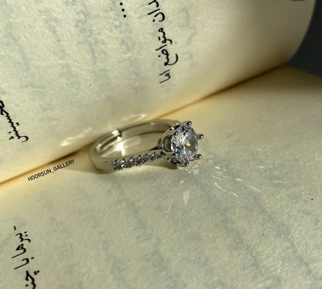 انگشتر تک نگین